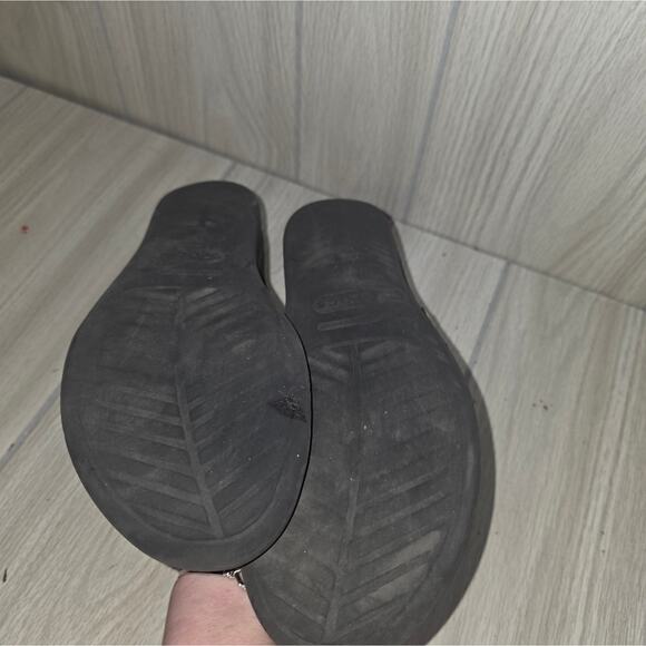 CROCS Womens Sanrah Black Silver Circle Slide Sandals Size 9 Summer - Picture 6 of 7